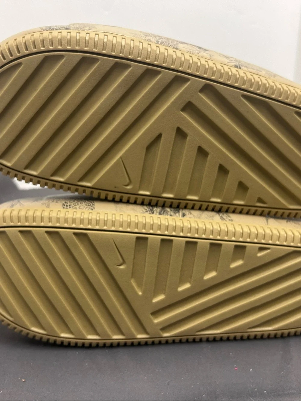 N/A nike calm